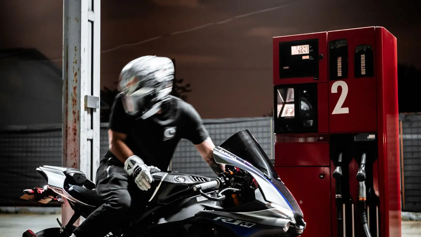Bollo, RC e carburante: quanto costa la moto in città