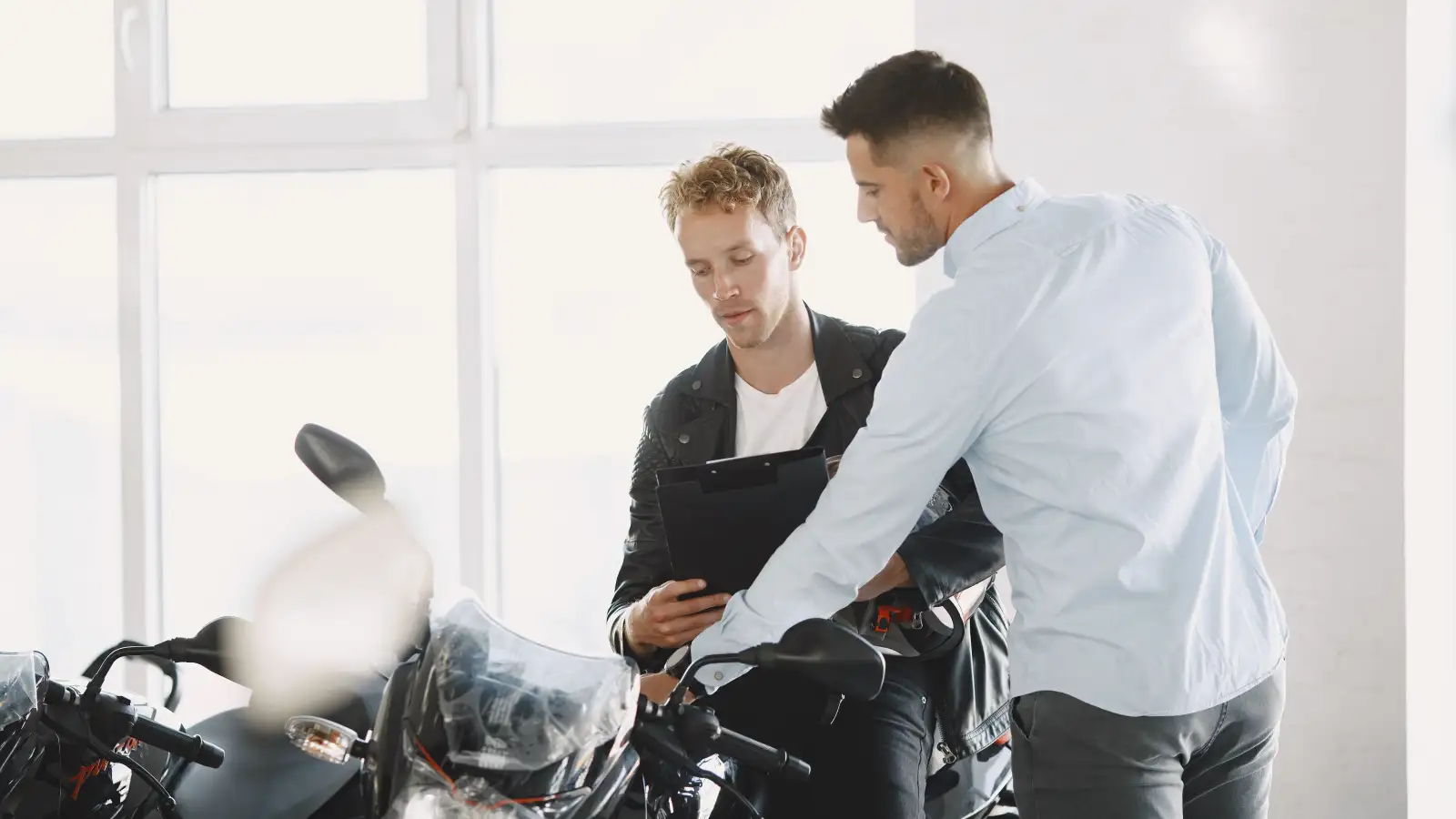 Privato o concessionario per il passaggio di proprietà moto?