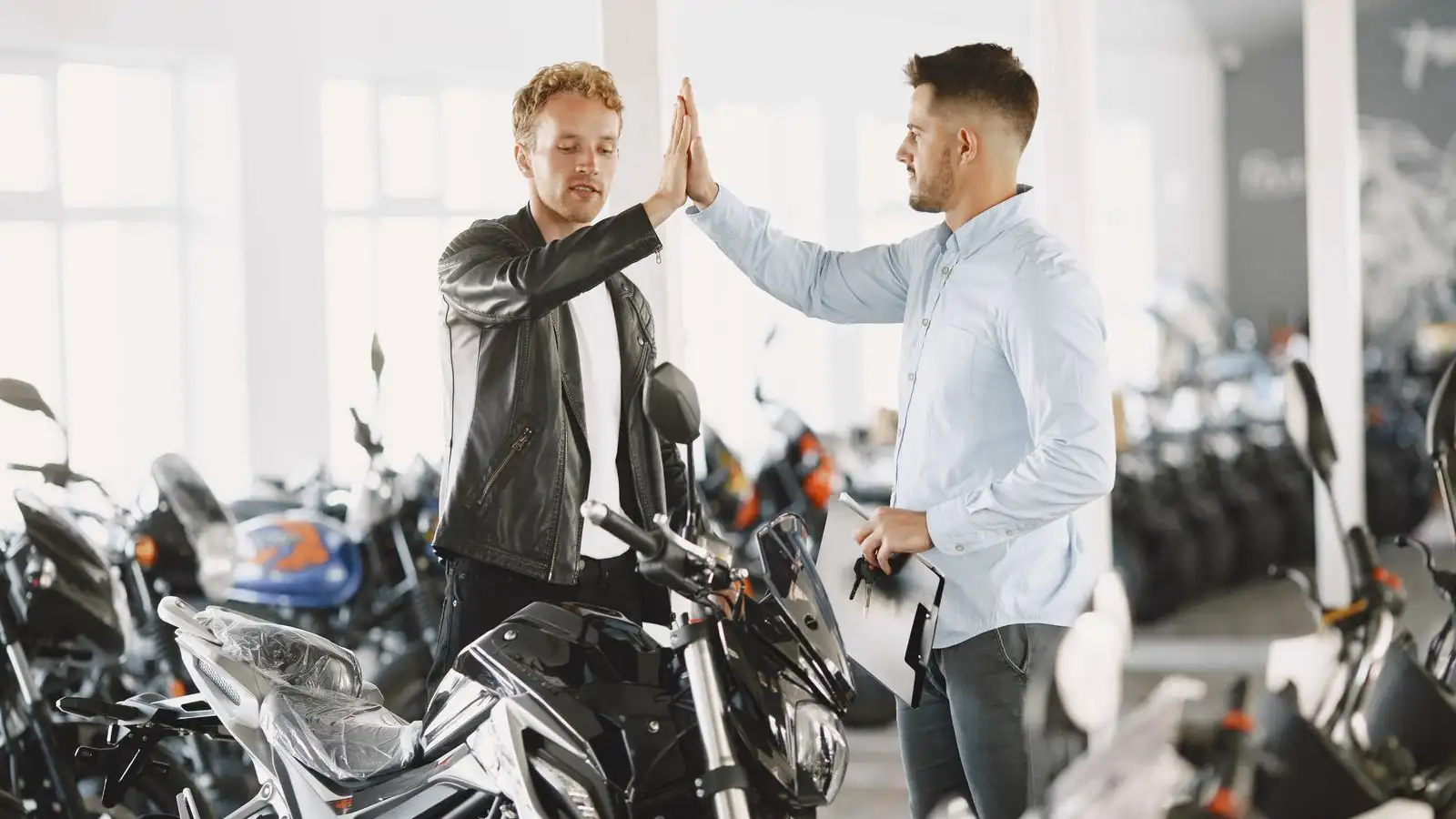 Moto usata da privato o concessionario? La garanzia cambia